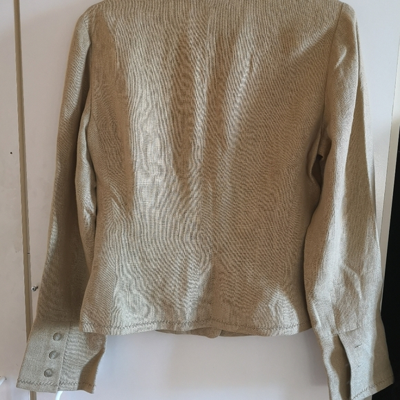 Blazer - Picture 2 of 4